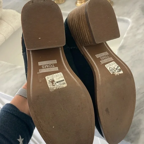Toms black suede mules size 6 - Picture 4 of 5
